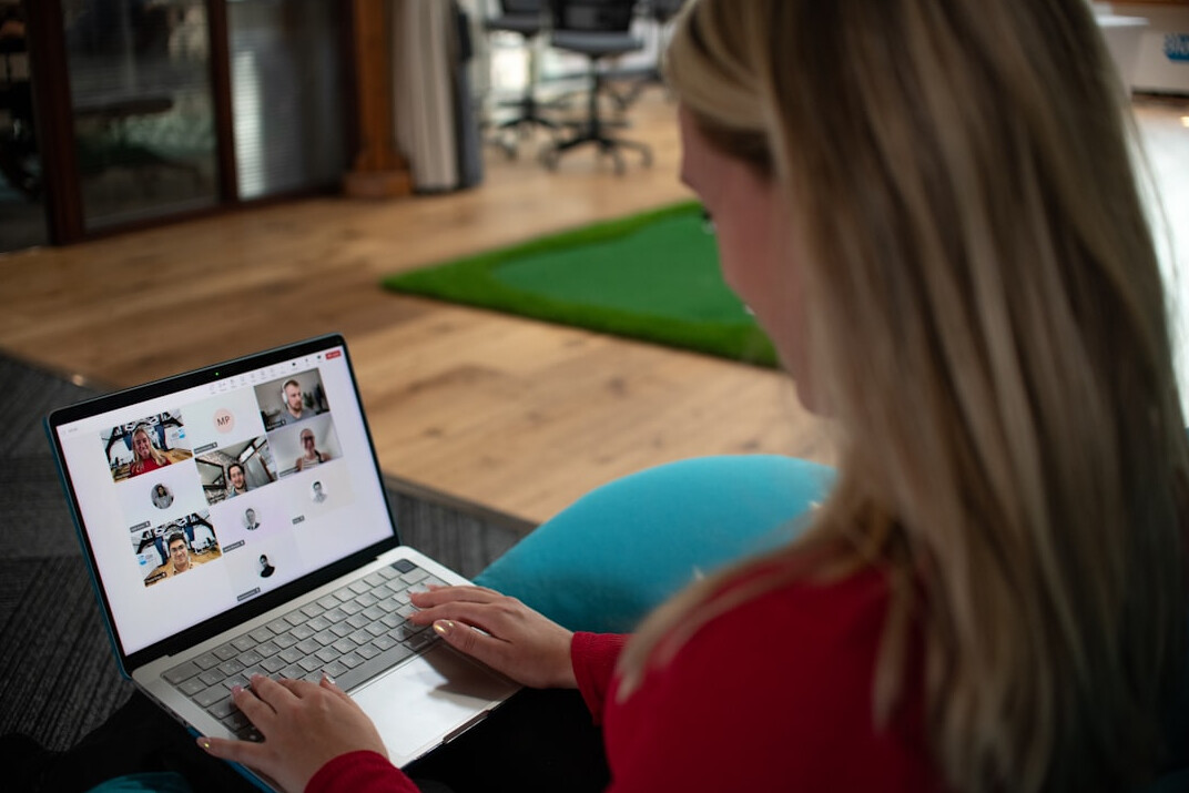 group discussion online